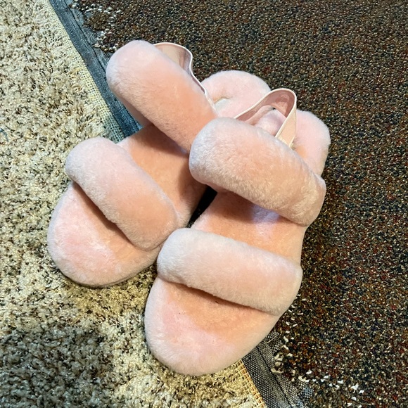 Womens UGG slippers - Picture 1 of 3